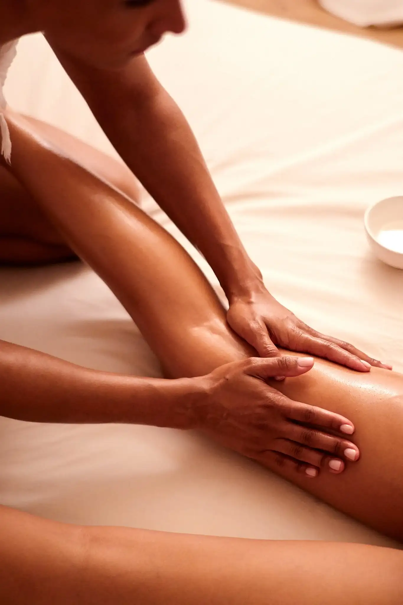 Oppdag de dype helbredende fordelene med terapeutisk, tantra-inspirert massasje i Oslo. Vår profesjonelle guide forklarer hva du kan forvente fra en autentisk økt hos MassageART.